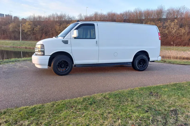 Chevrolet Chevy Van (2020)