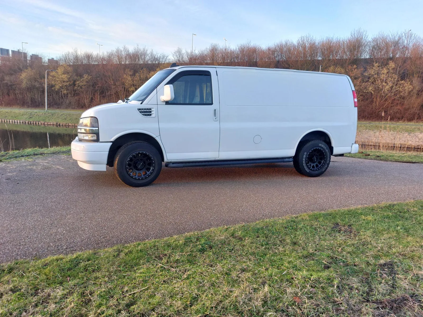 Chevrolet Chevy Van (2020) — foto 1