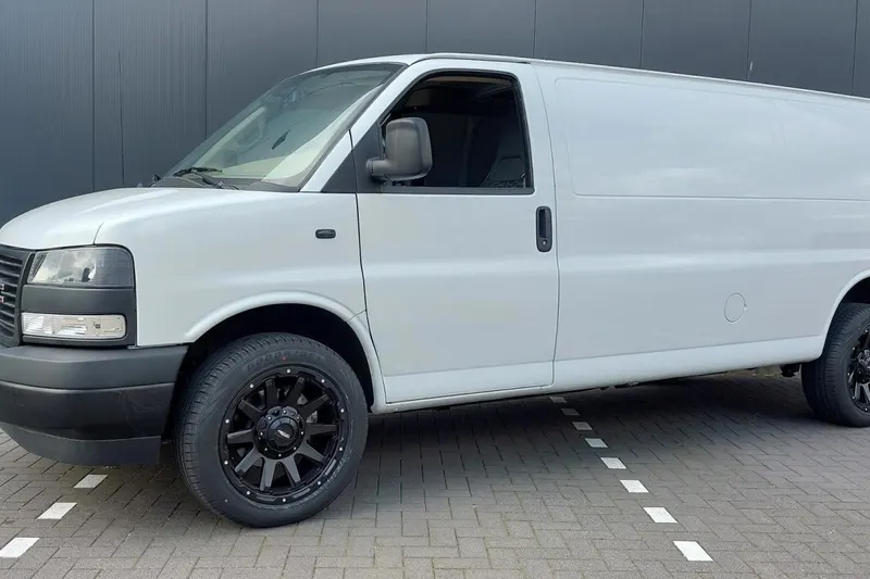 Chevrolet Chevy Van (2023)