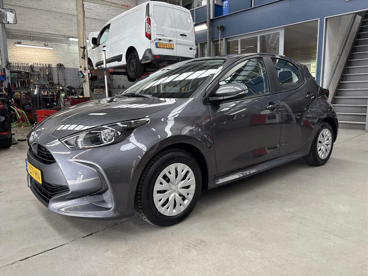 Toyota Yaris (2023) — foto 1
