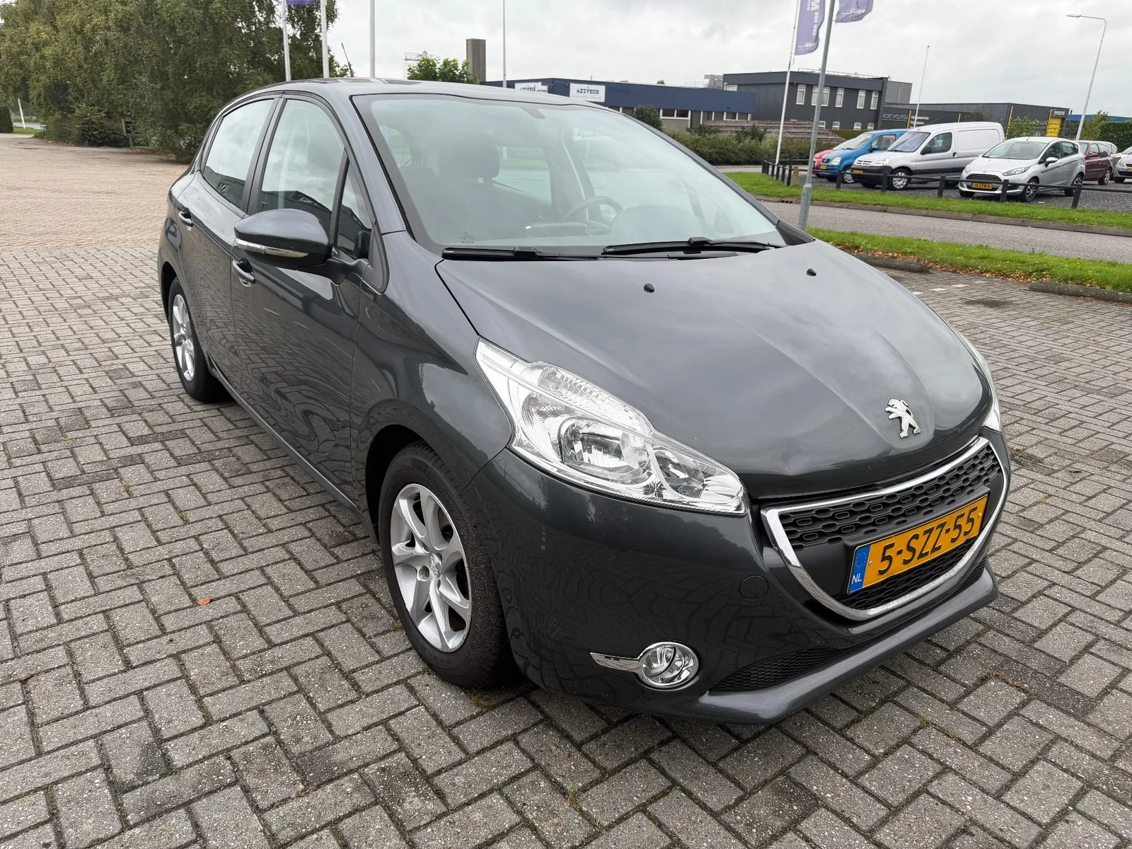 Peugeot 208 (2014) — foto 1