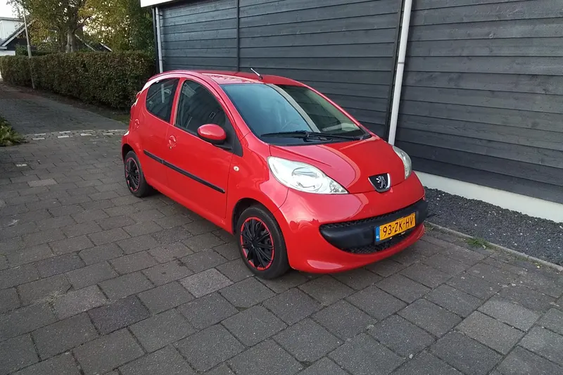 Peugeot 107 (2008)