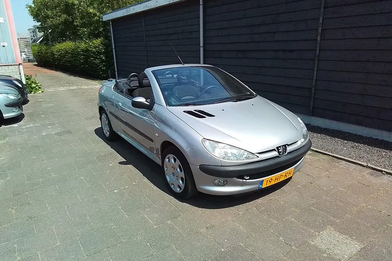Peugeot 206 (2001)