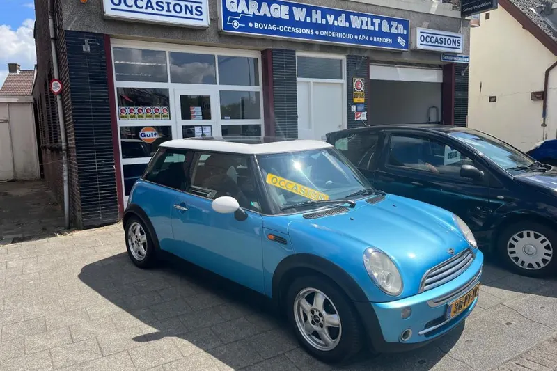 MINI Cooper (2004)