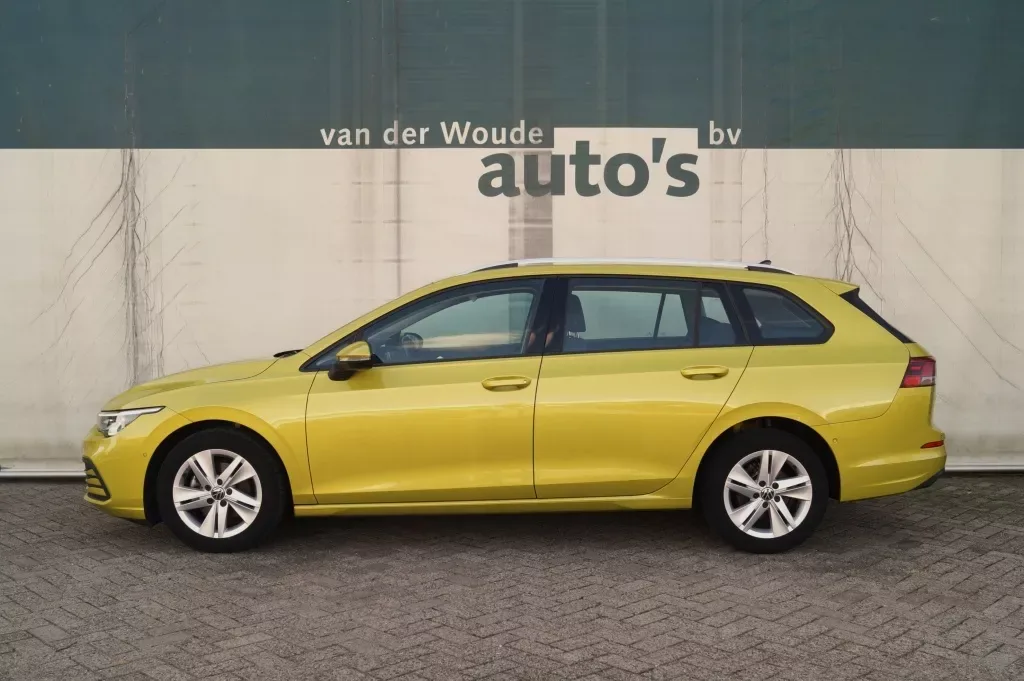 Volkswagen Golf (2022) — foto 1