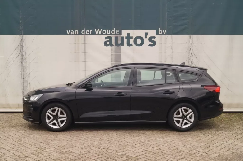 Ford Focus (2022) — foto 1