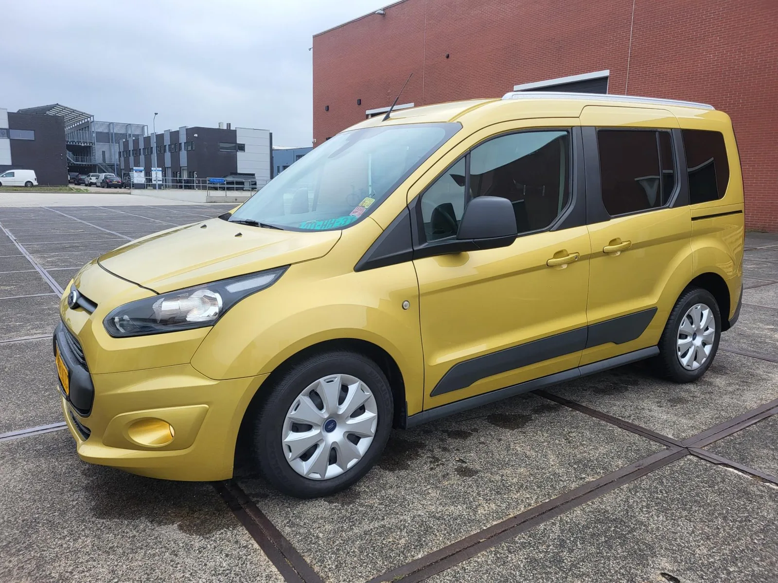 Ford Tourneo Connect (2015) — foto 1