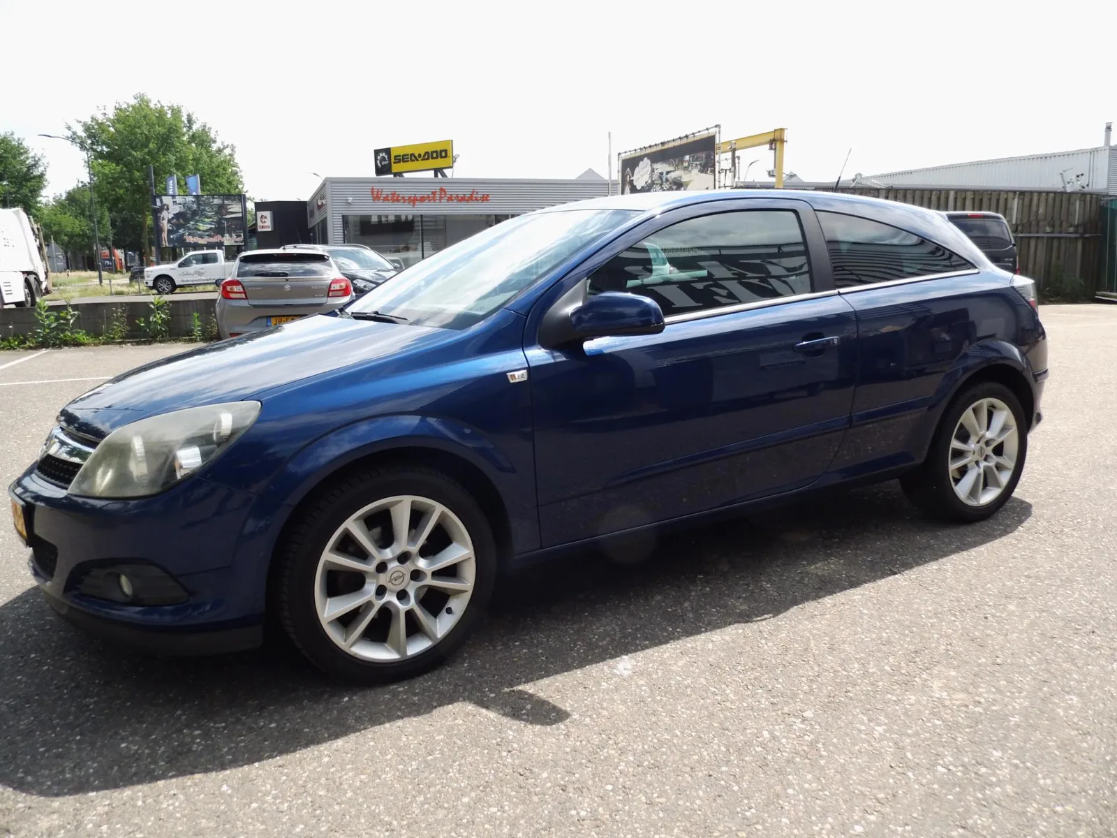 Opel Astra GTC (2009) — foto 1