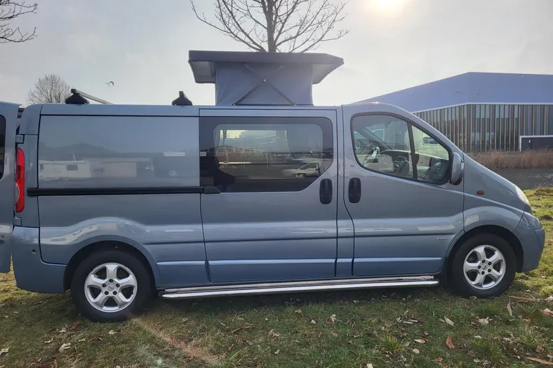 Opel VIVARO-2 2.5CDTI (2008)
