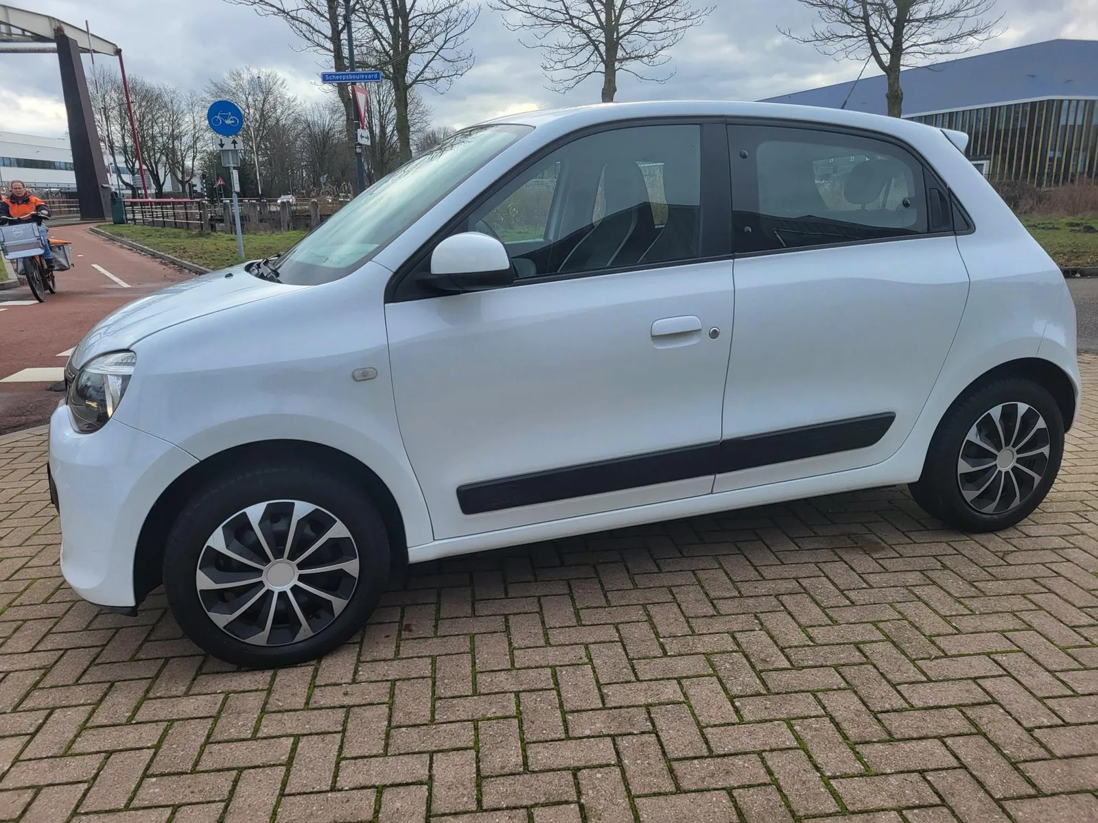 Renault Twingo (2015) — foto 1