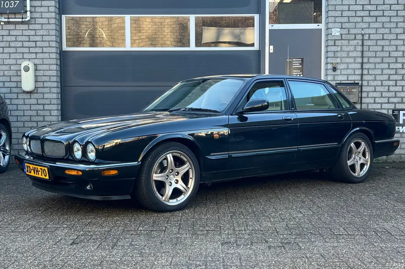 Jaguar XJR (1998)