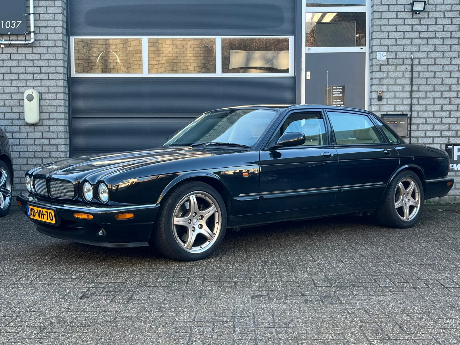 Jaguar XJR (1998) — foto 1