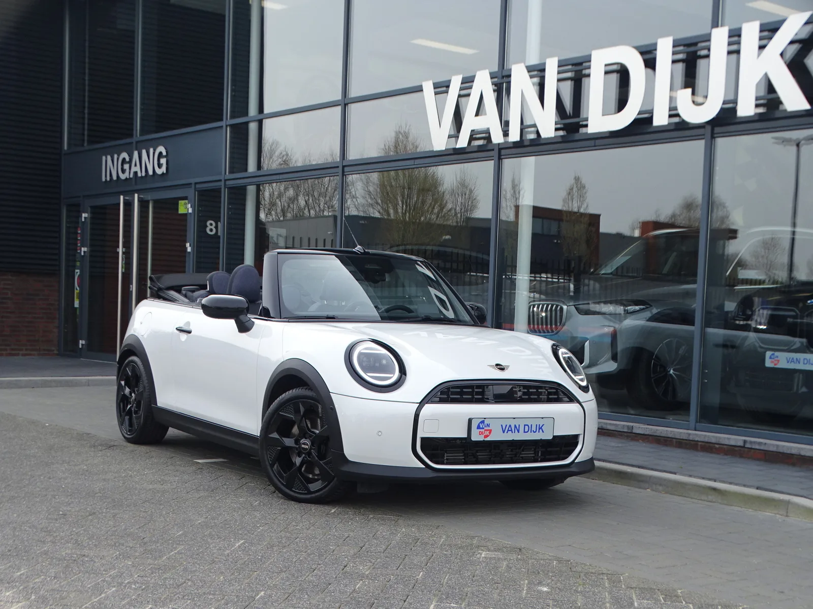 MINI Cabrio (2025) — foto 1