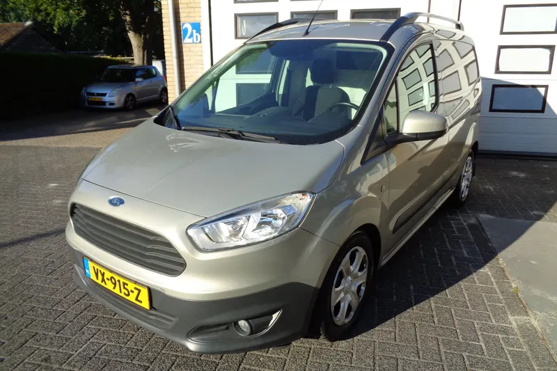Ford Transit Courier (2016)