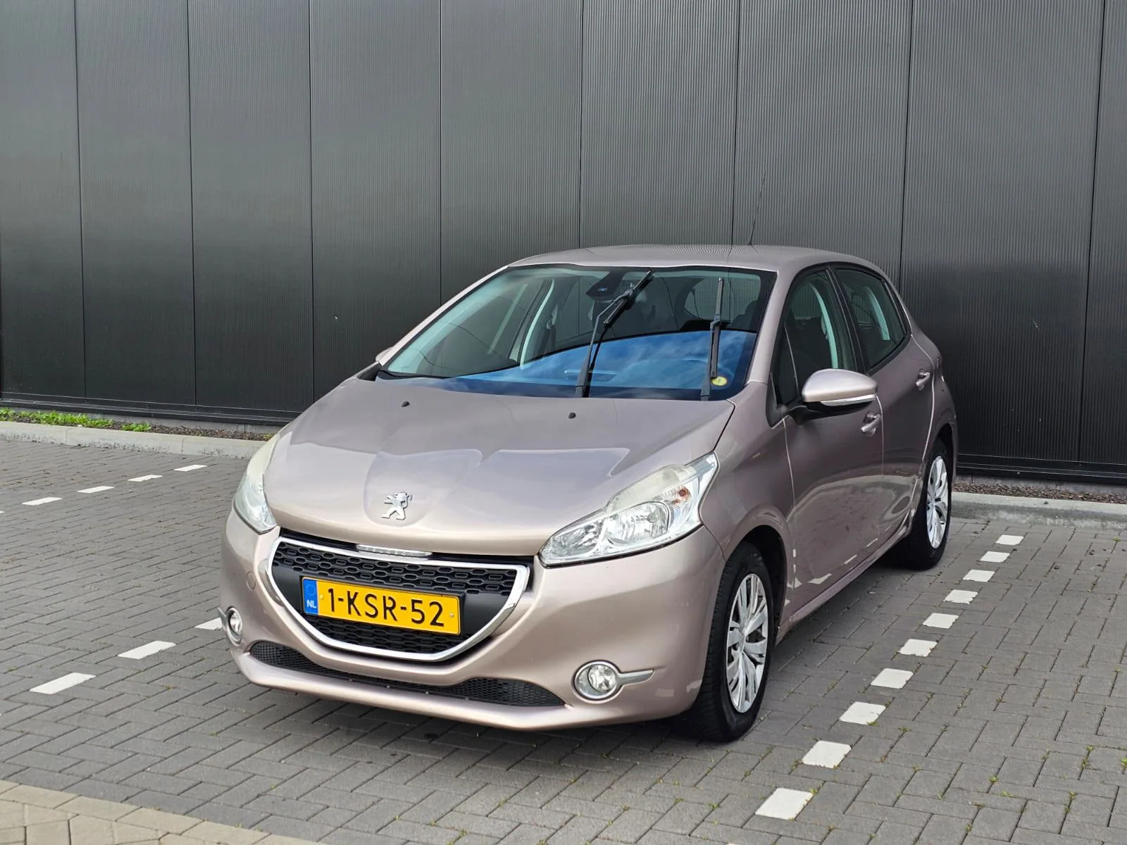Peugeot 208 (2013) — foto 1