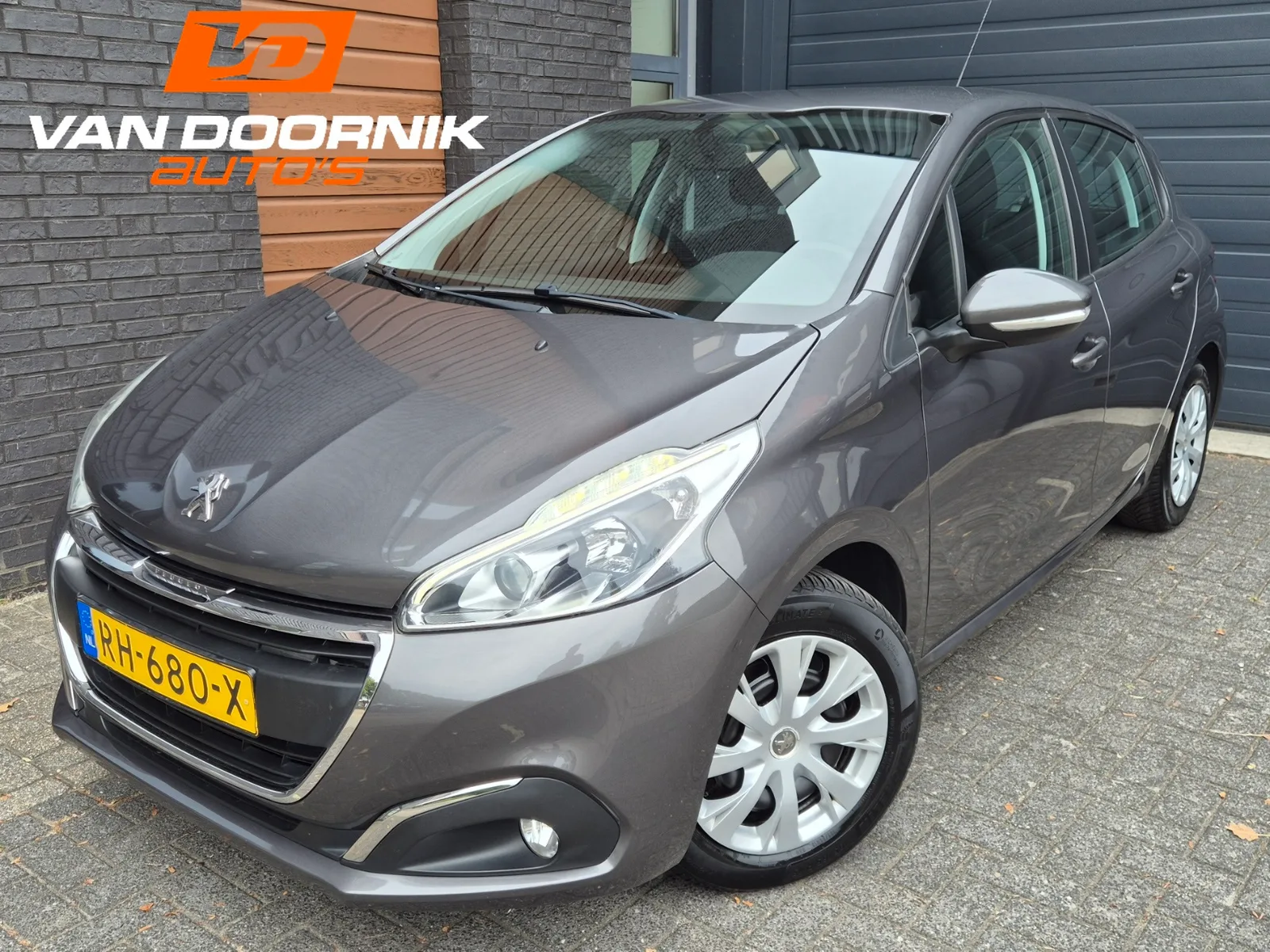 Peugeot 208 (2017) — foto 1