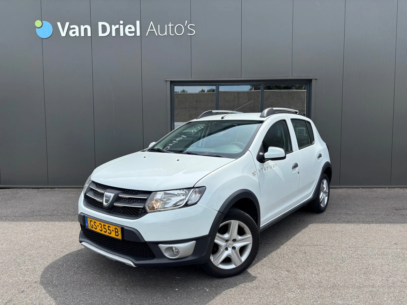 Dacia Sandero (2015) — foto 1
