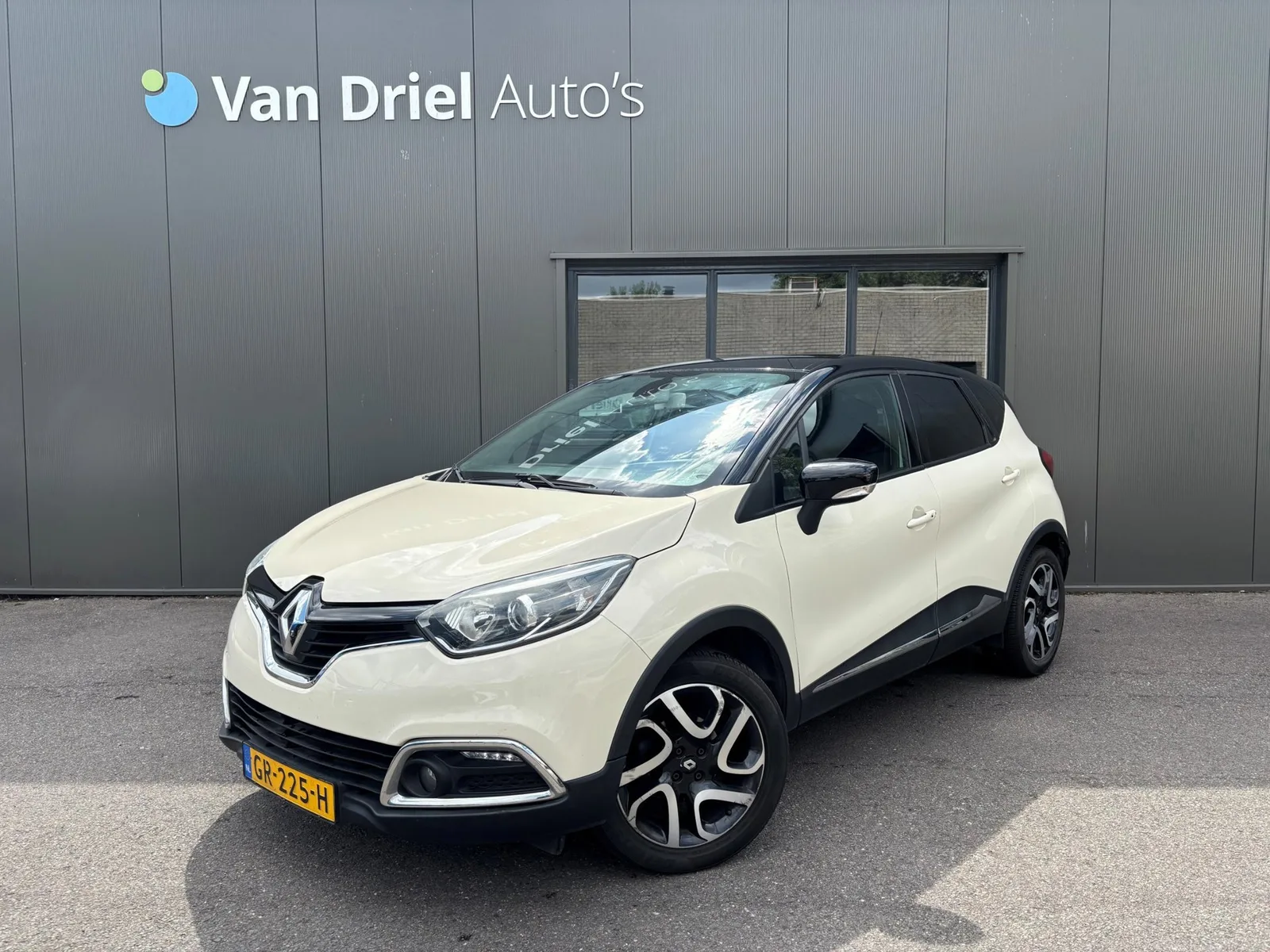 Renault Captur (2015) — foto 1