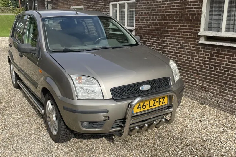 Ford Fusion (2003)