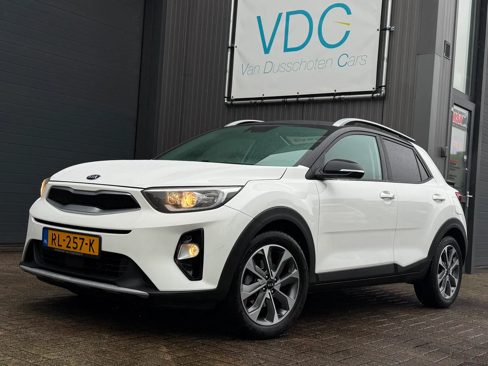 Kia Stonic (2018) — foto 1