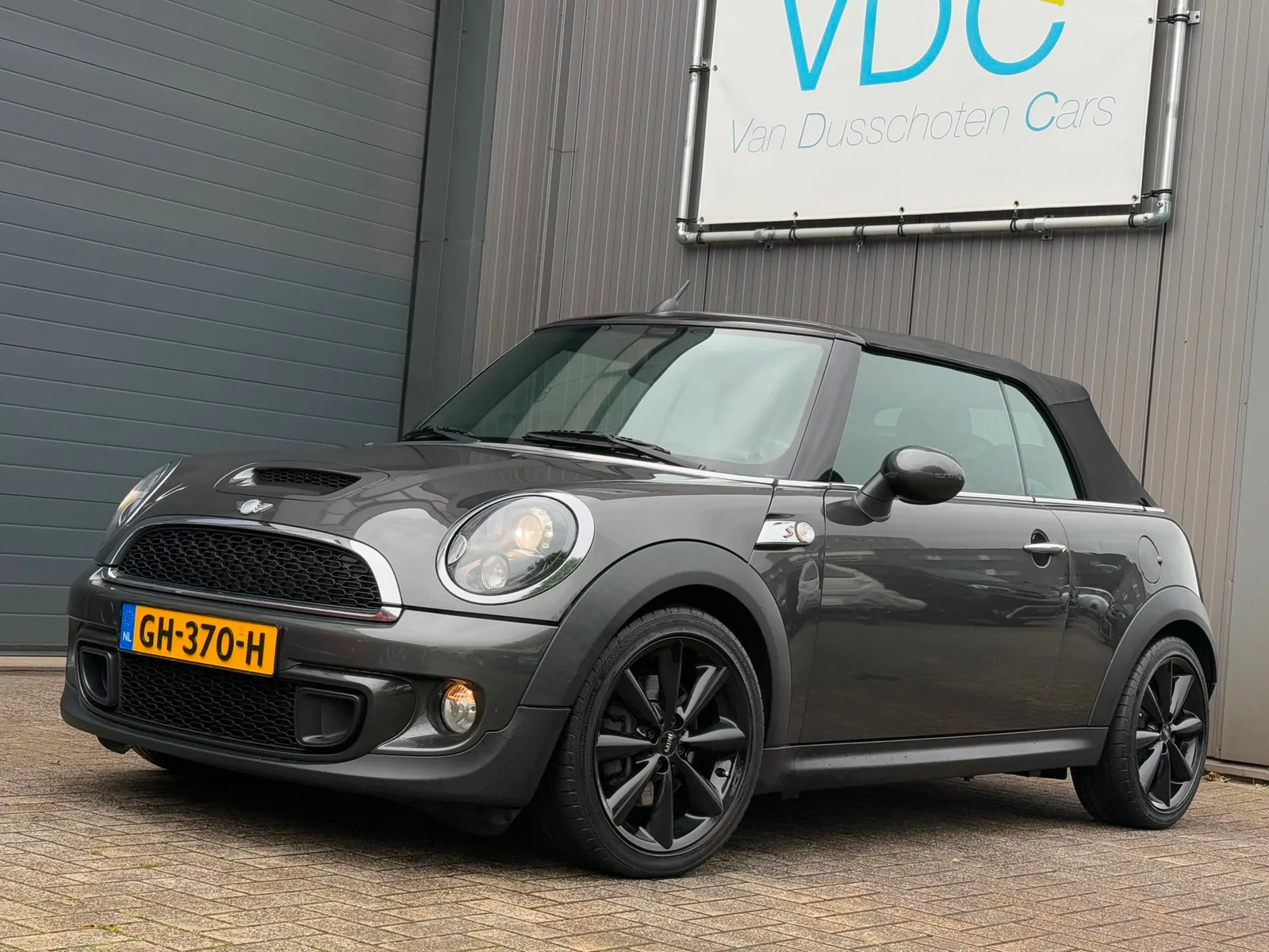 MINI Cabrio (2011) — foto 1