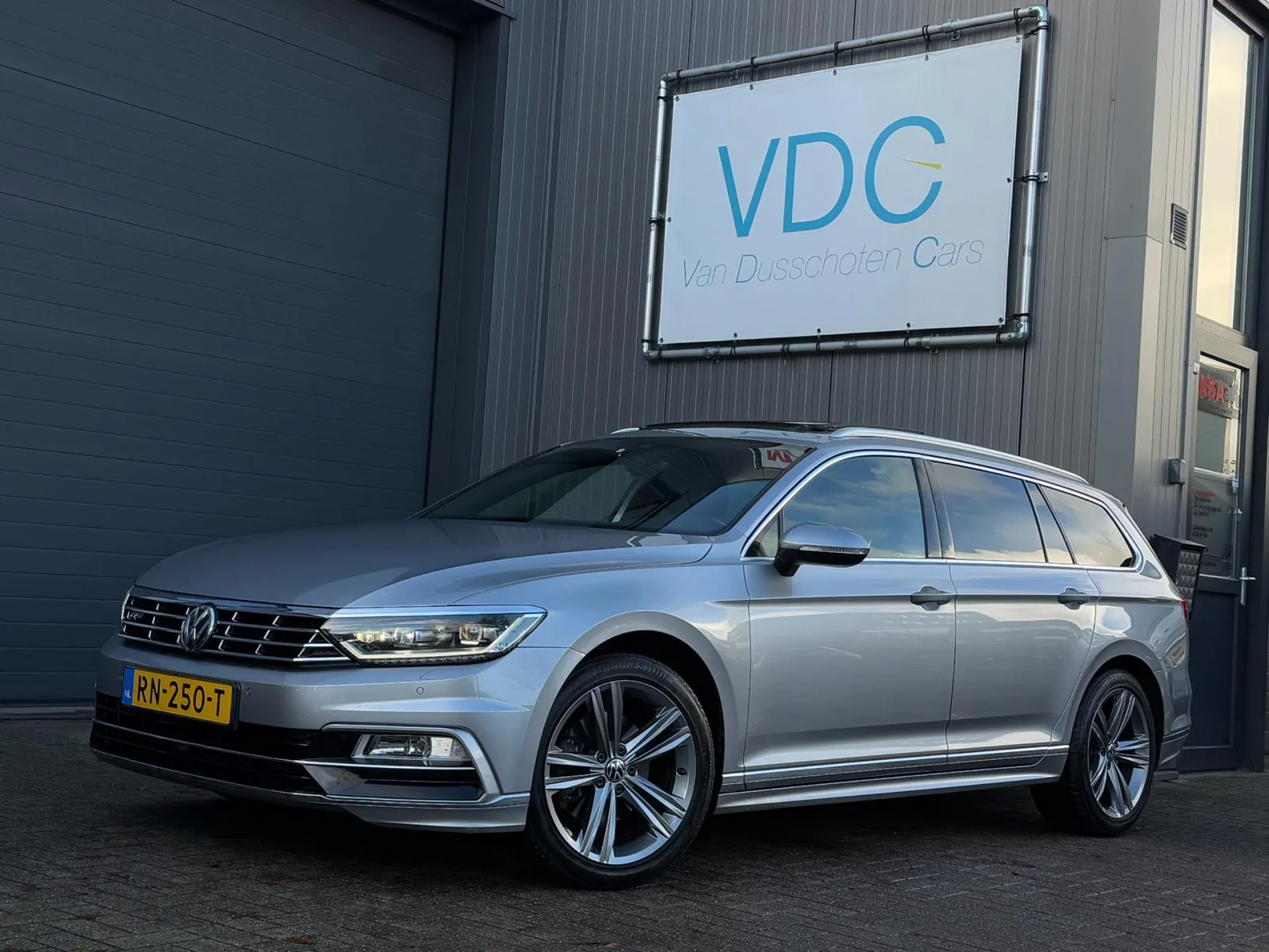 Volkswagen Passat (2018) — foto 1