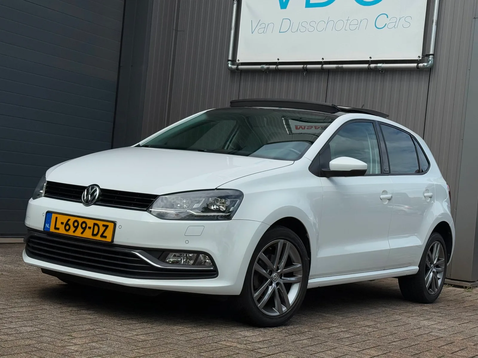 Volkswagen Polo (2016) — foto 1
