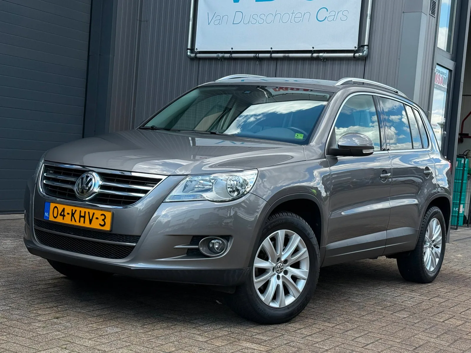 Volkswagen Tiguan (2009) — foto 1