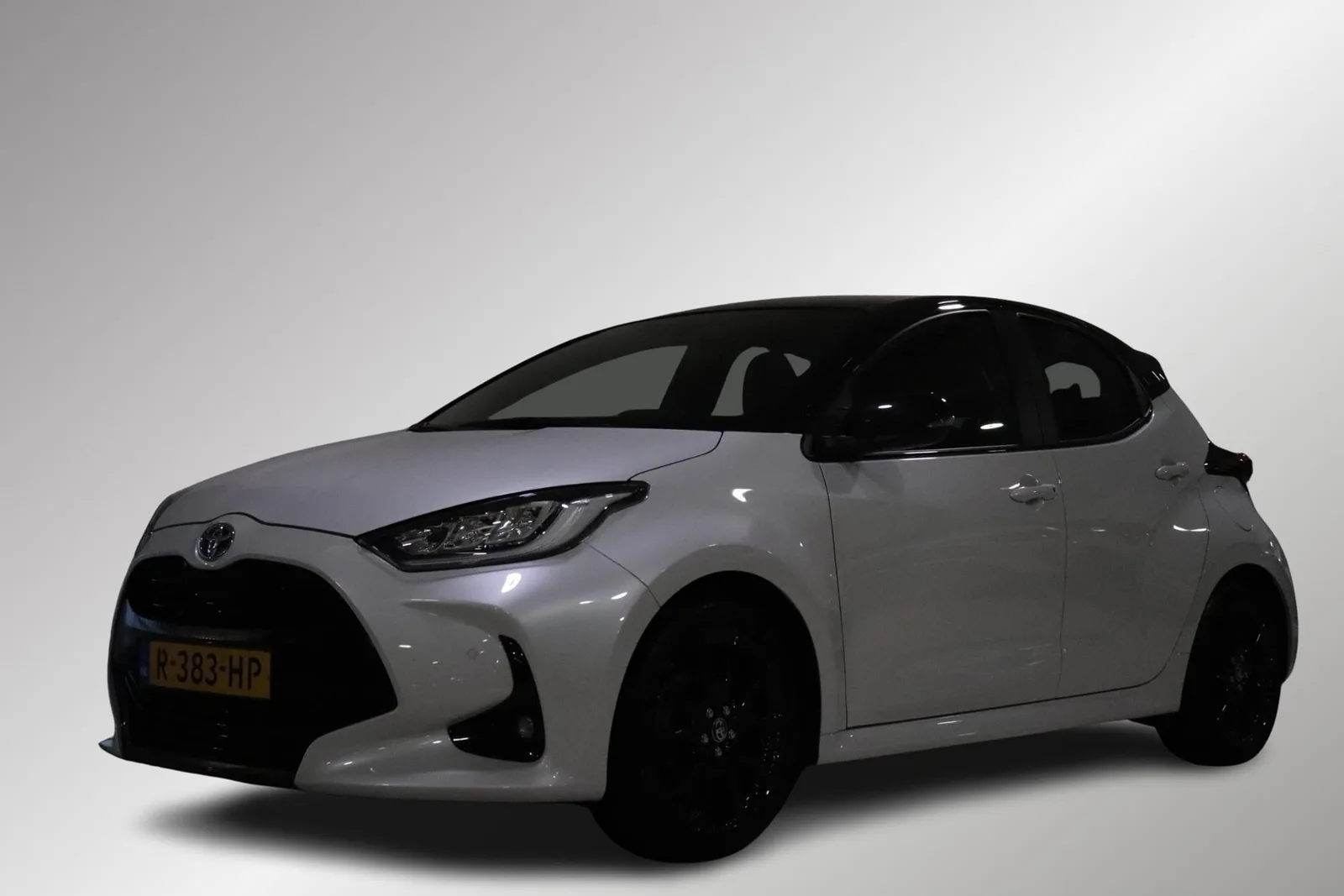 Toyota Yaris (2022) — foto 1