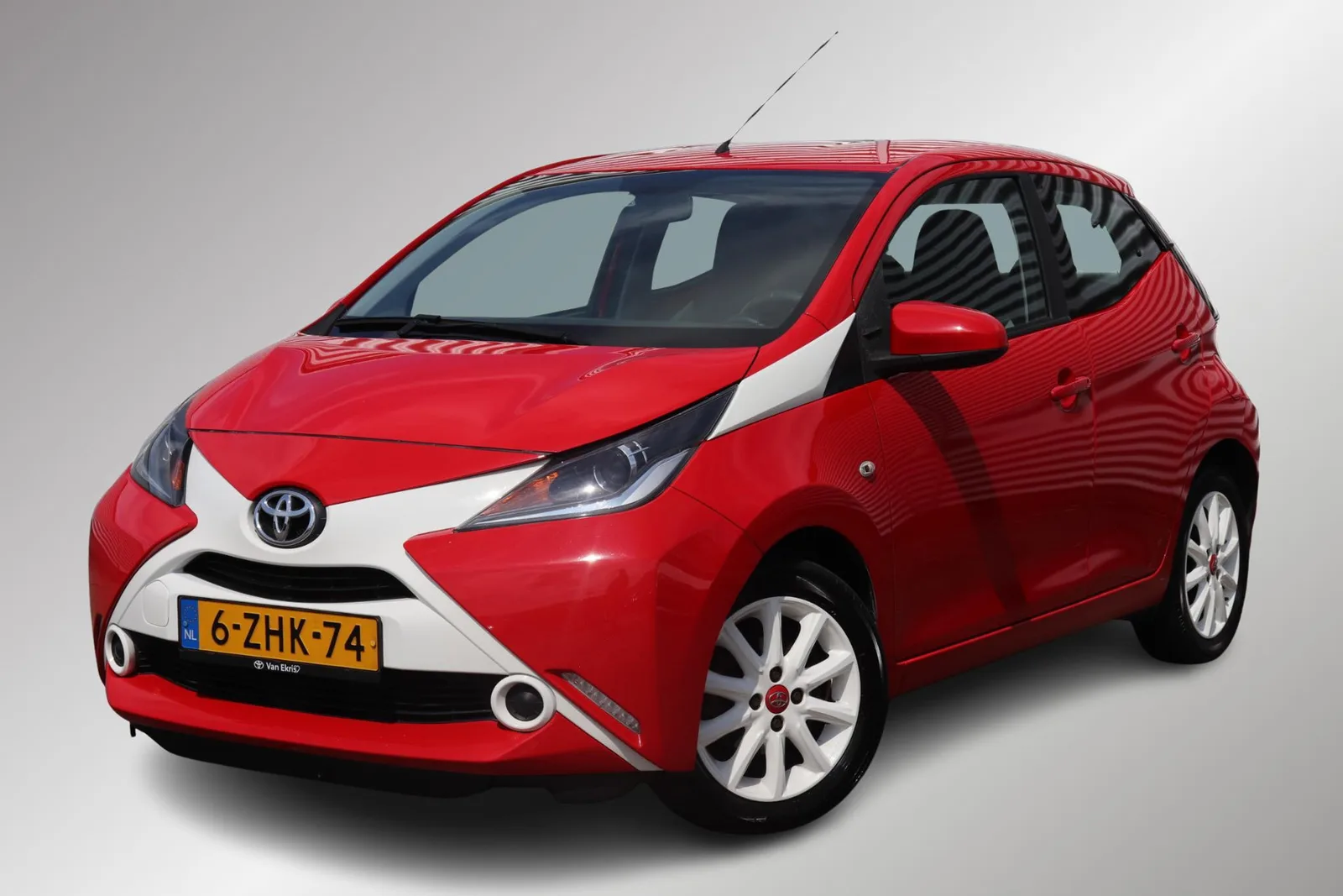 Toyota Aygo (2015) — foto 1