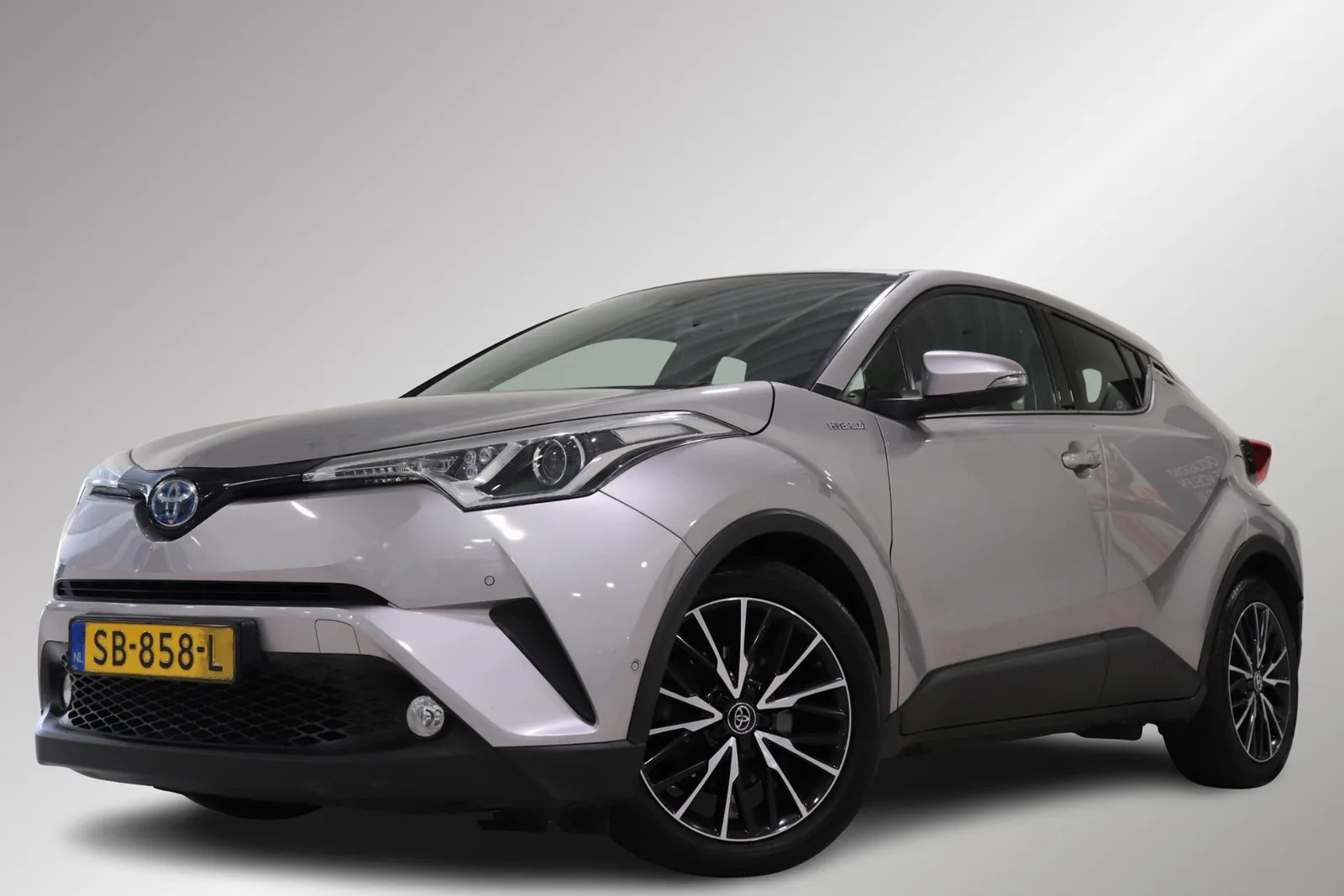 Toyota C-HR (2018) — foto 1