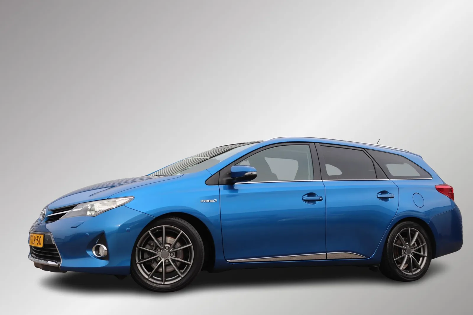 Toyota Auris (2014) — foto 1