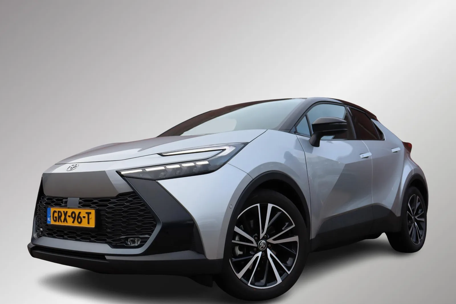 Toyota C-HR (2024) — foto 1
