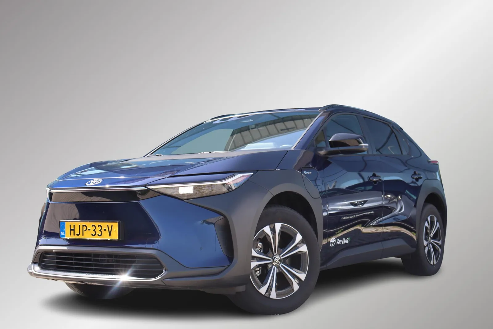 Toyota bZ4X (2025) — foto 1
