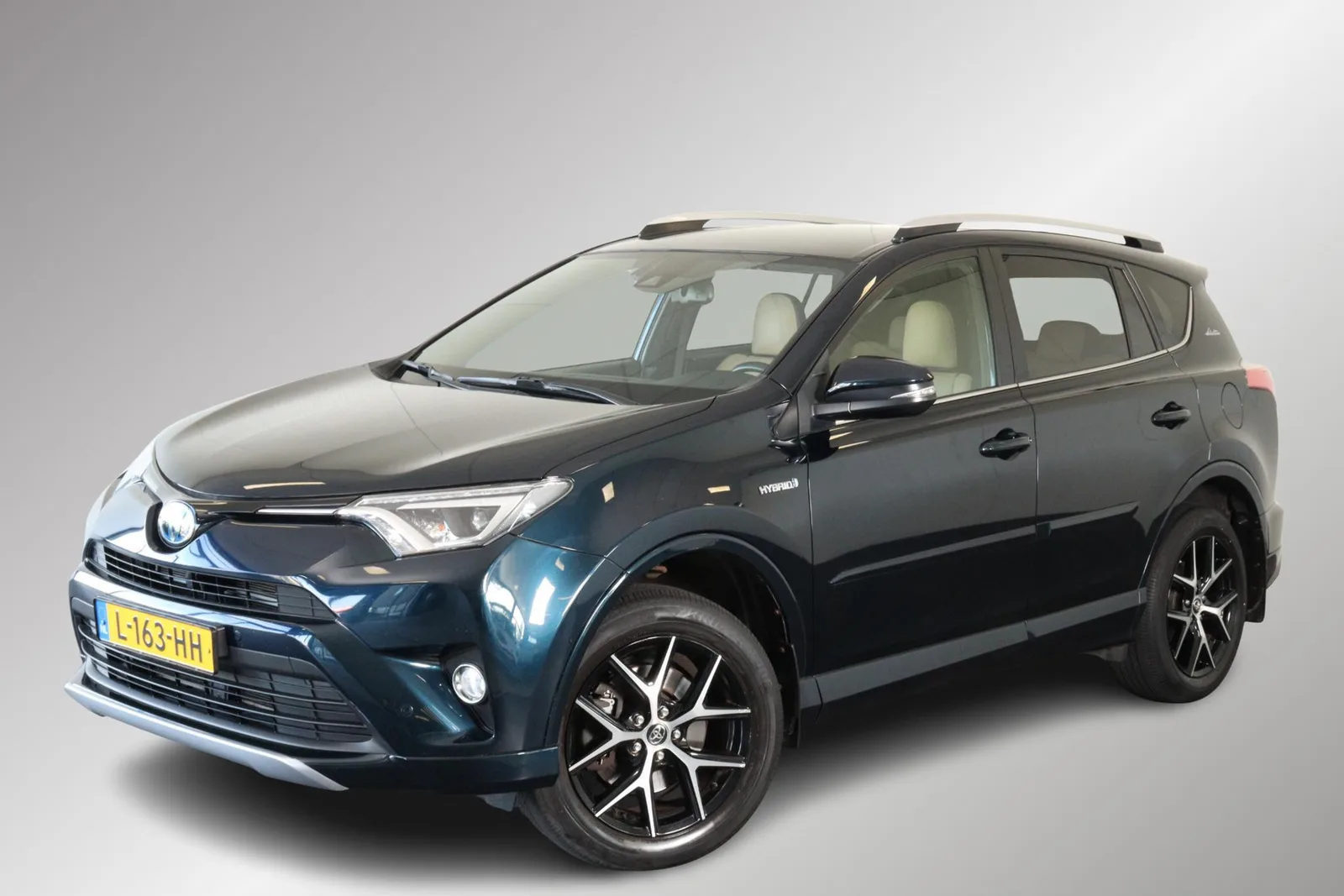 Toyota RAV4 (2017) — foto 1