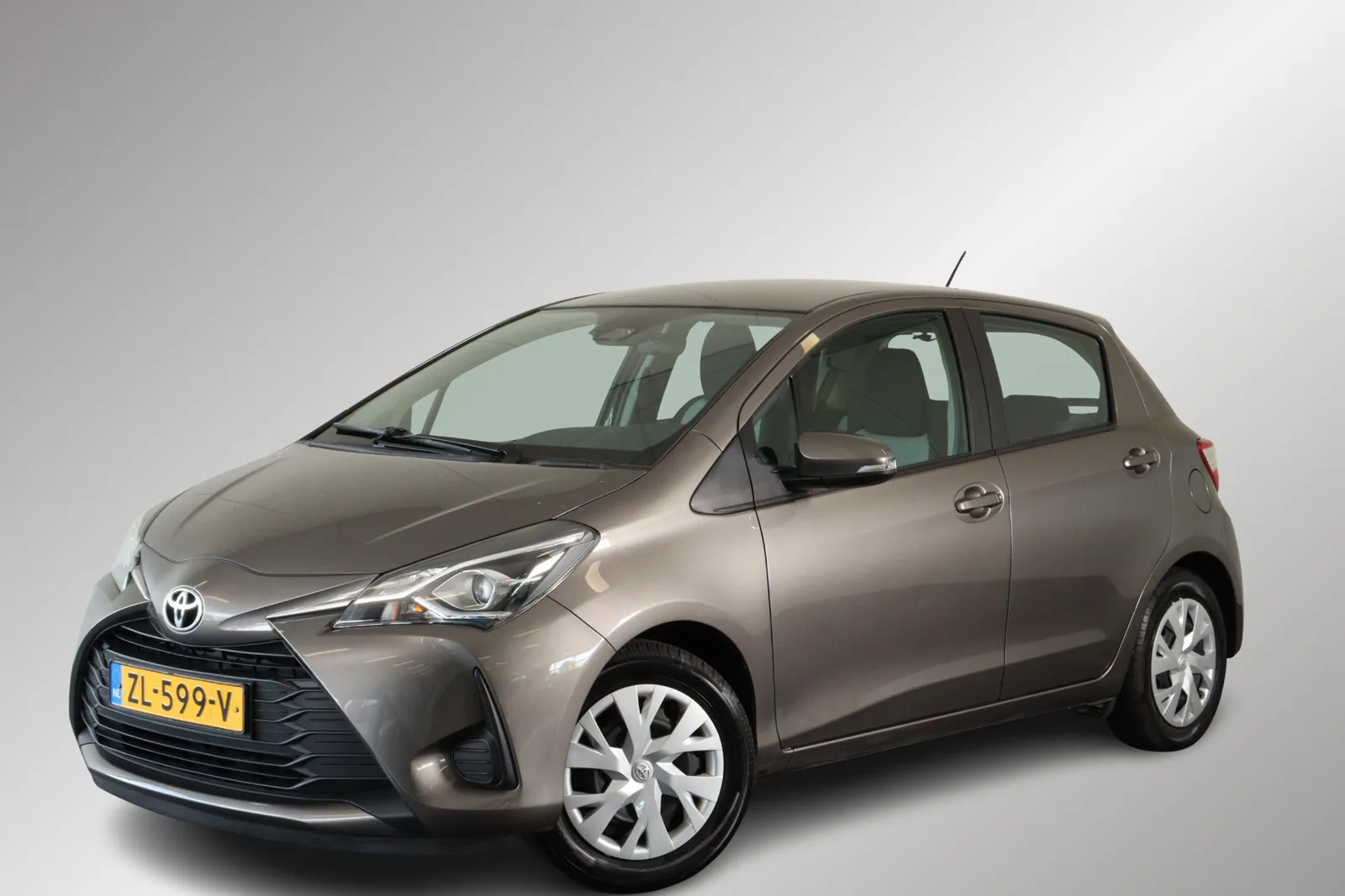 Toyota Yaris (2019) — foto 1