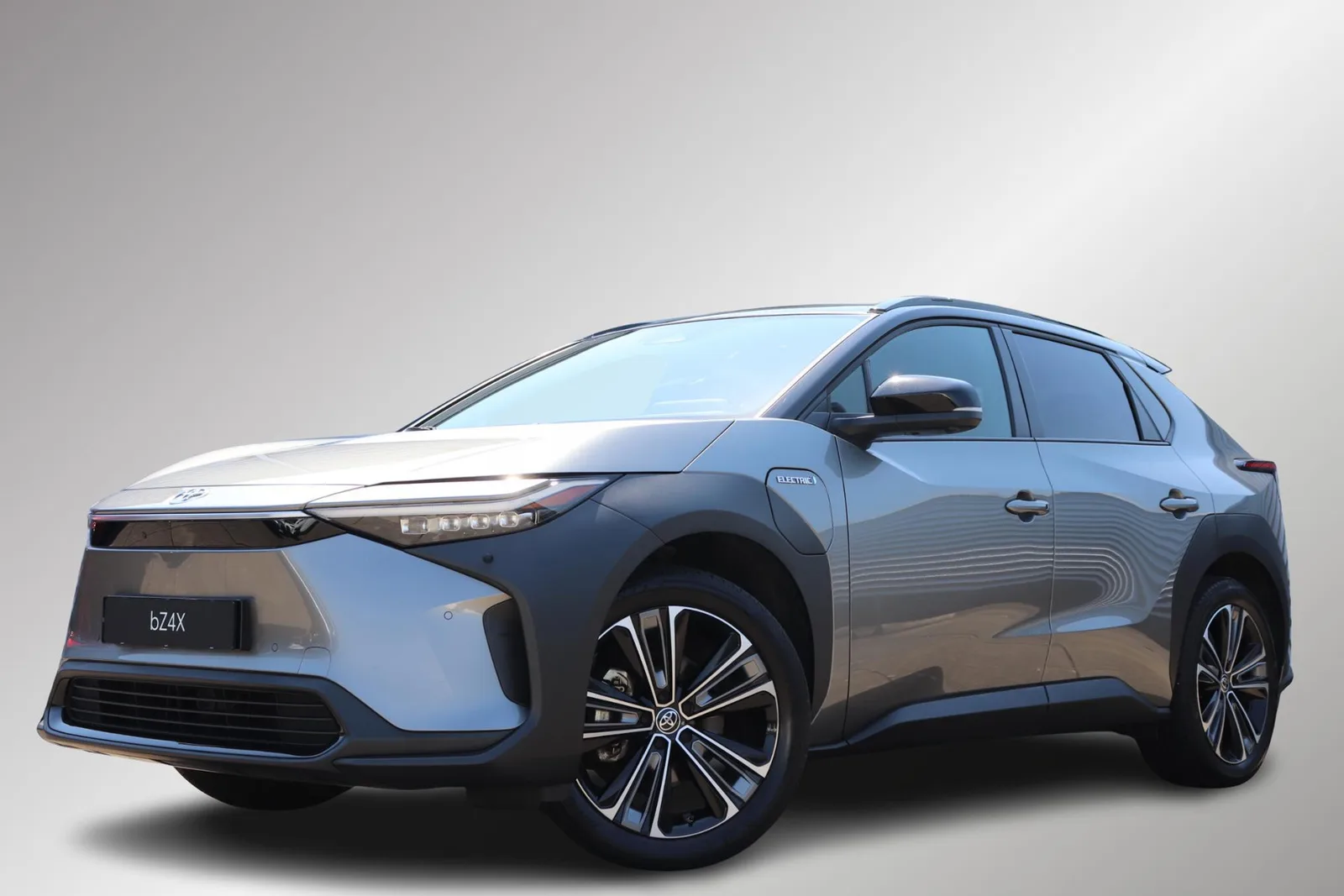 Toyota bZ4X (2024) — foto 1