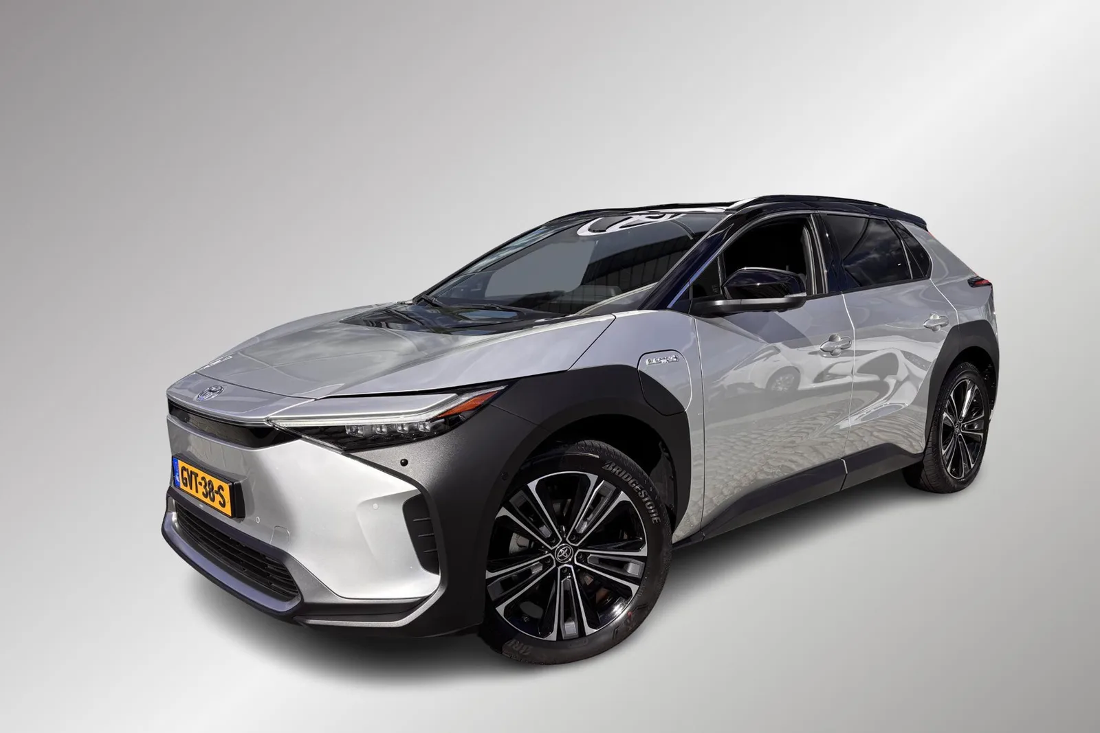 Toyota bZ4X (2024) — foto 1