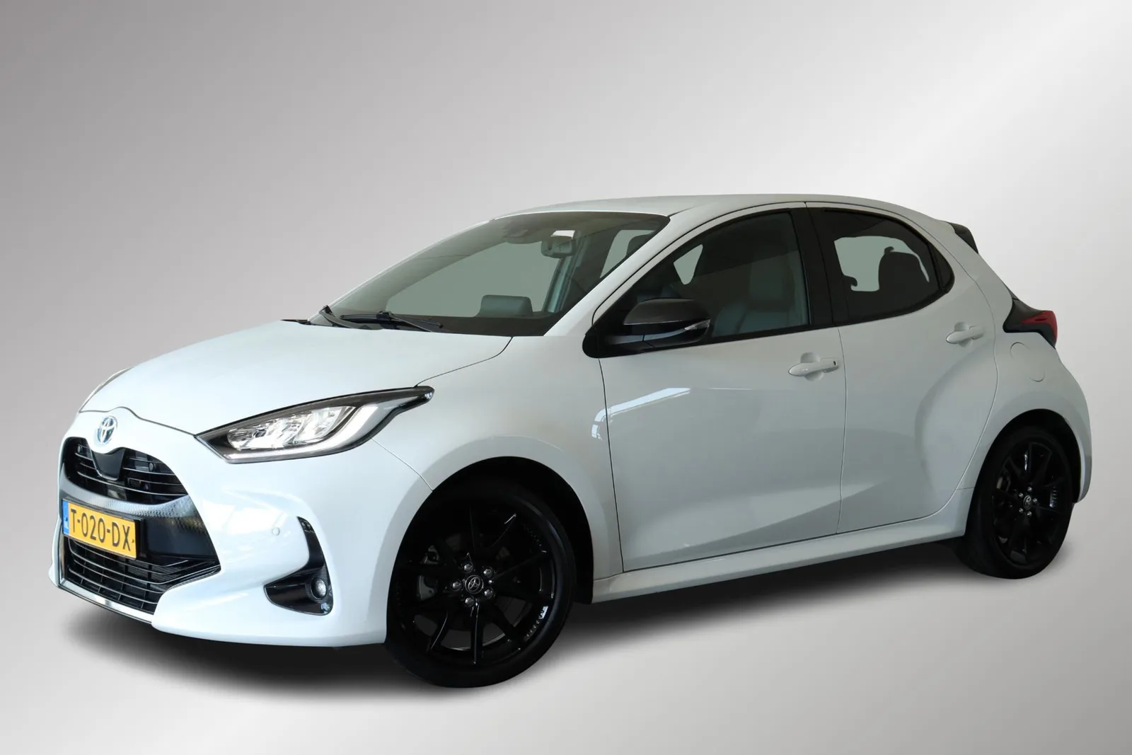 Toyota Yaris (2023) — foto 1