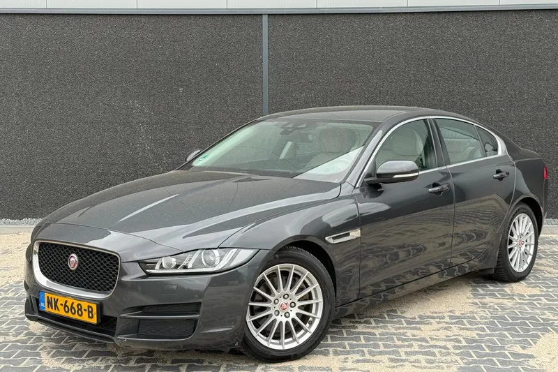 Jaguar XE (2017)