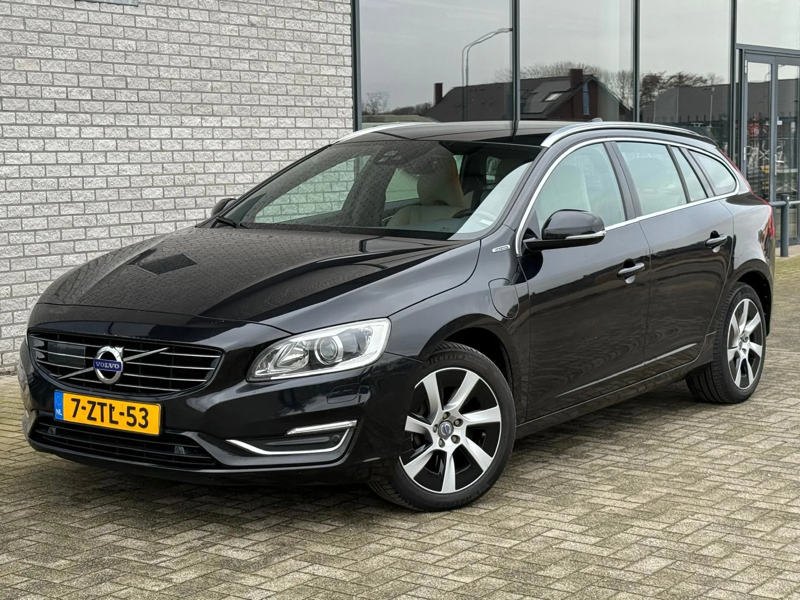 Volvo V60 (2015) — foto 1