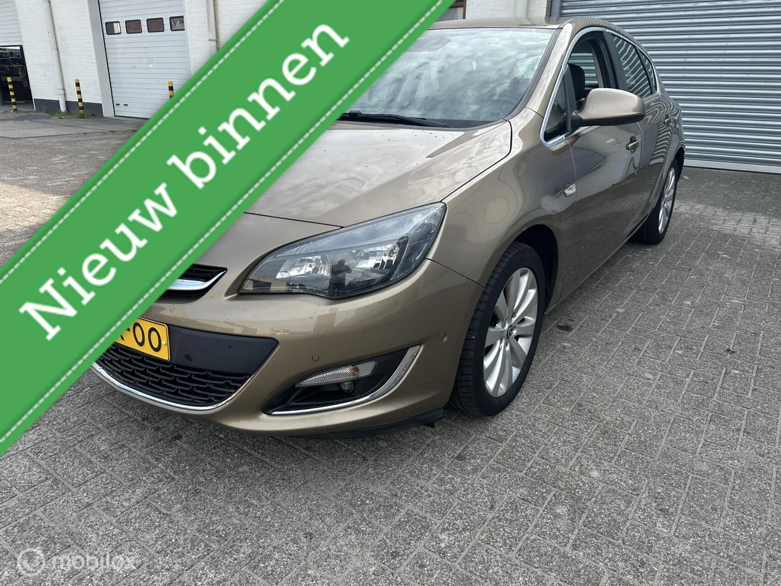 Opel Astra (2014) — foto 1