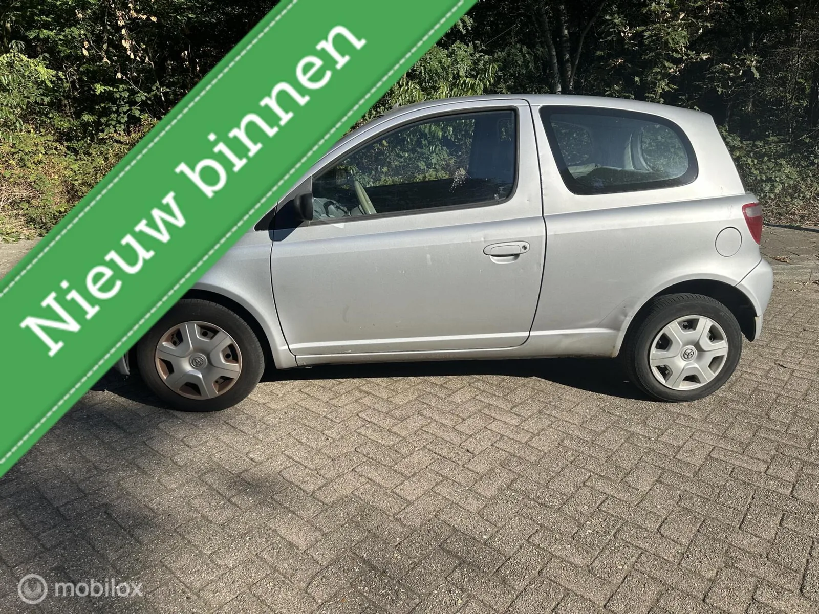 Toyota Yaris (2000) — foto 1