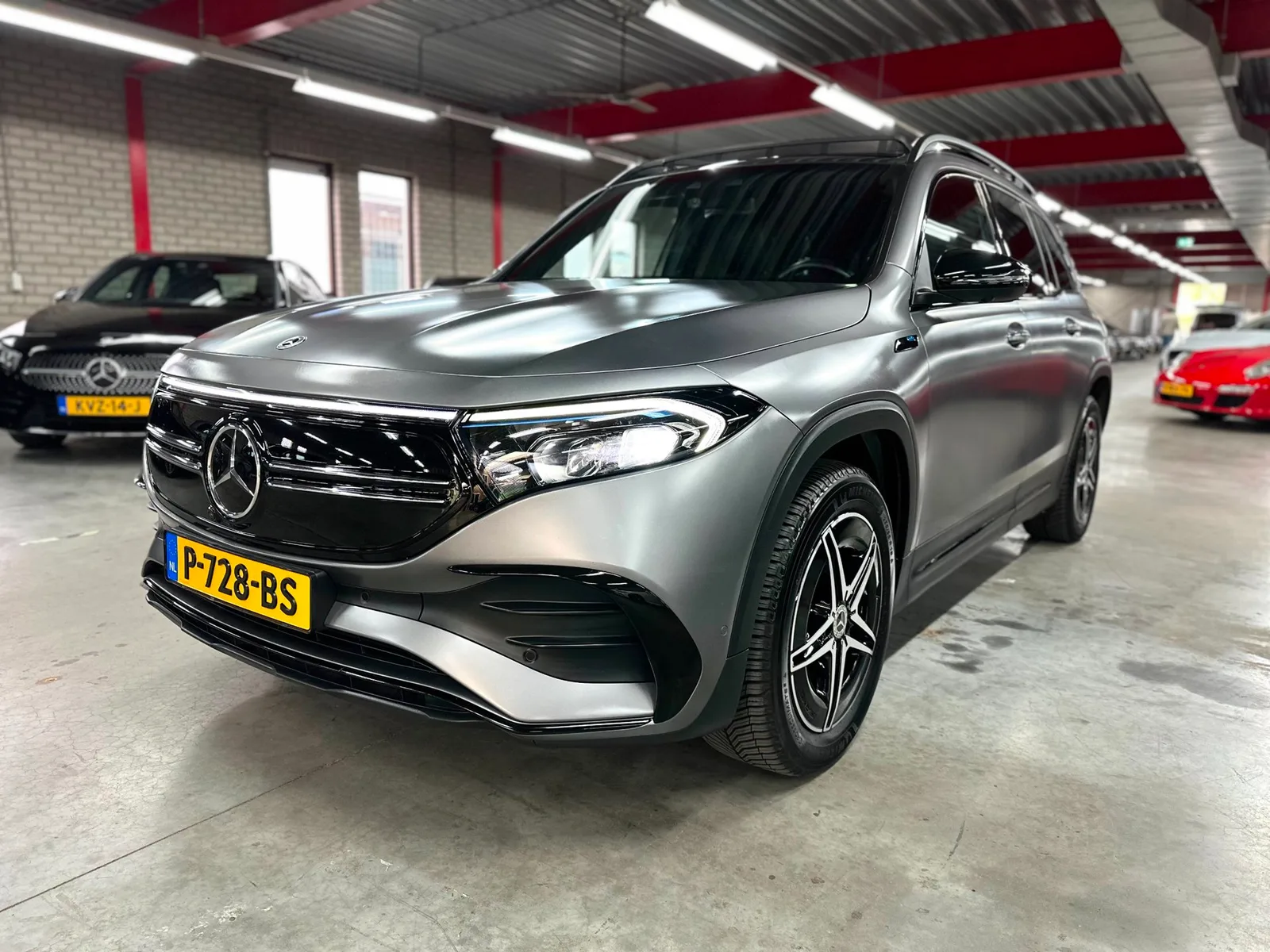 Mercedes-Benz EQB (2022) — foto 1