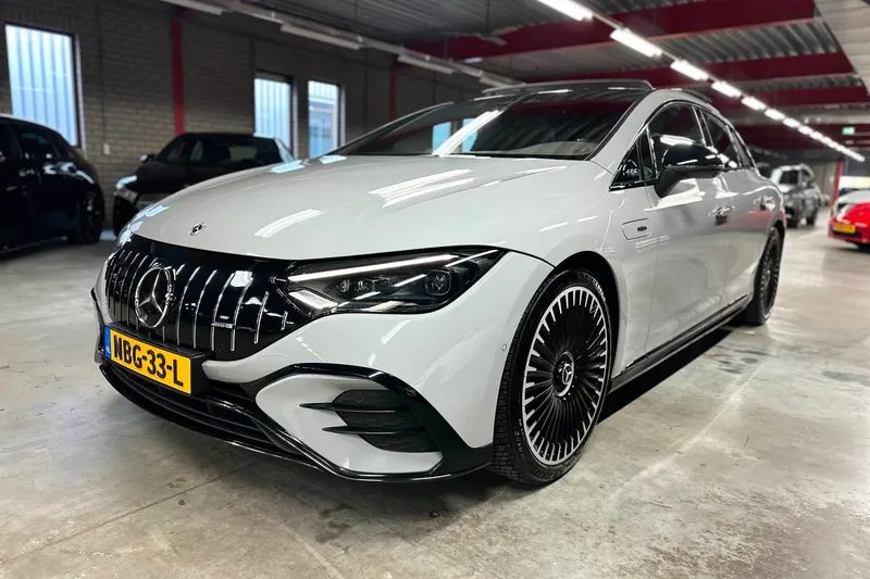 Mercedes-Benz EQE (2024)