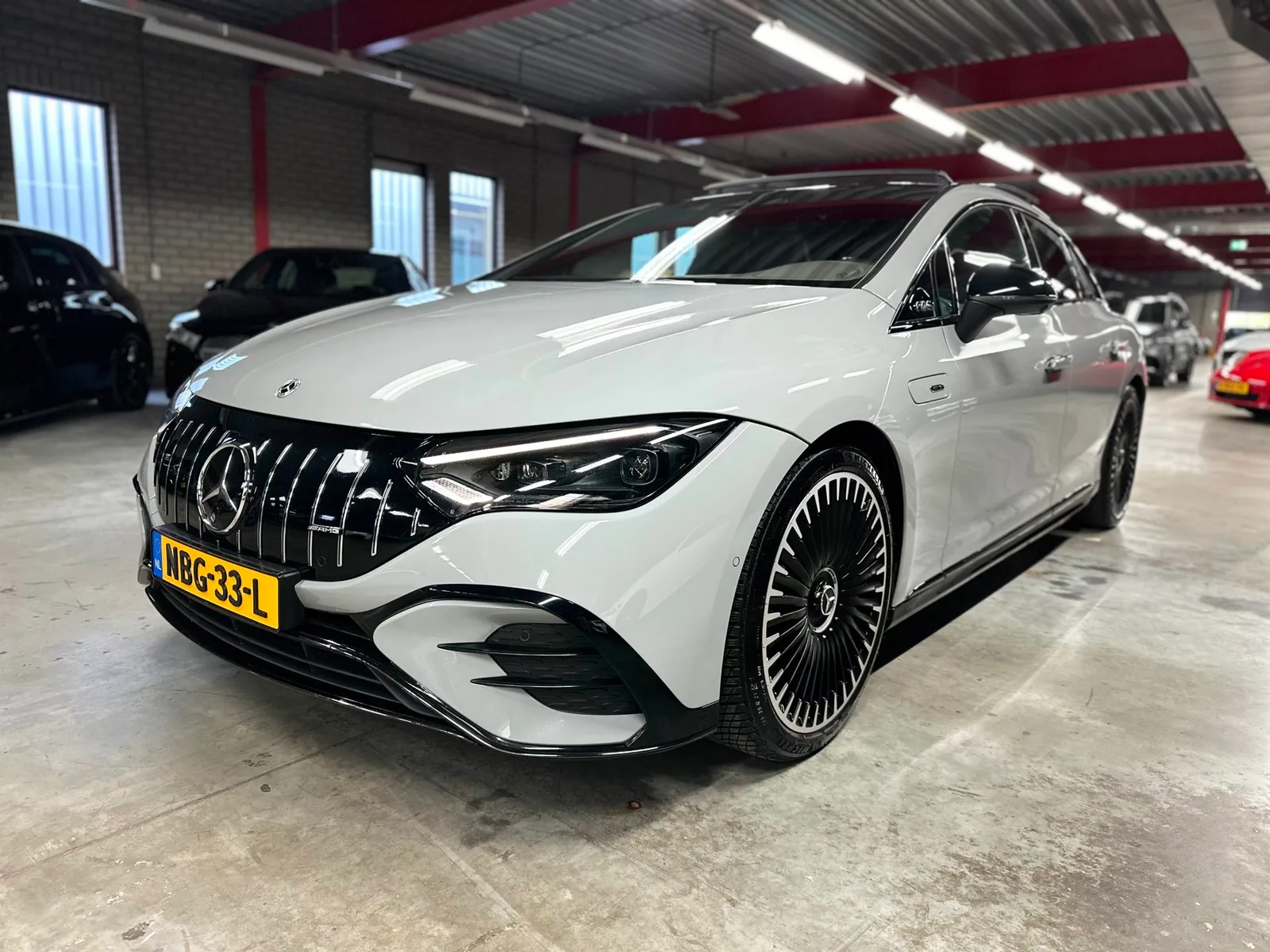 Mercedes-Benz EQE (2024) — foto 1