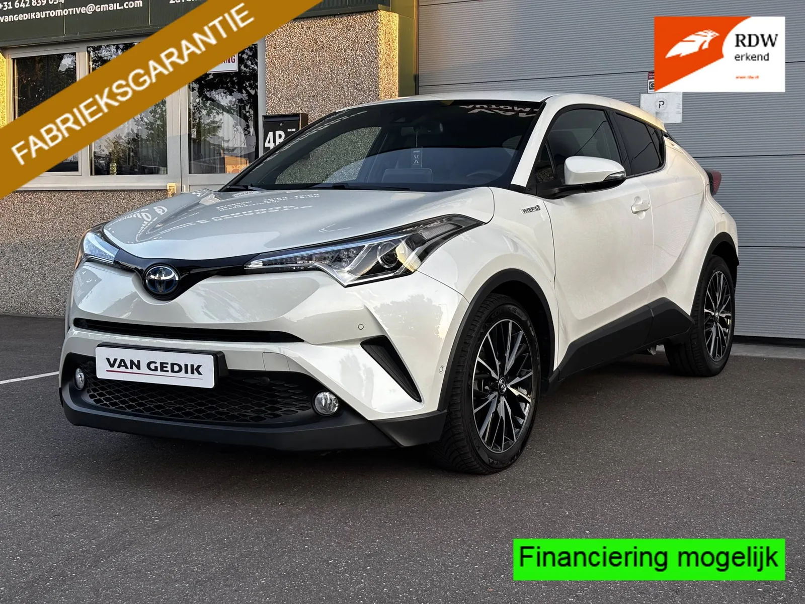 Toyota C-HR (2017) — foto 1