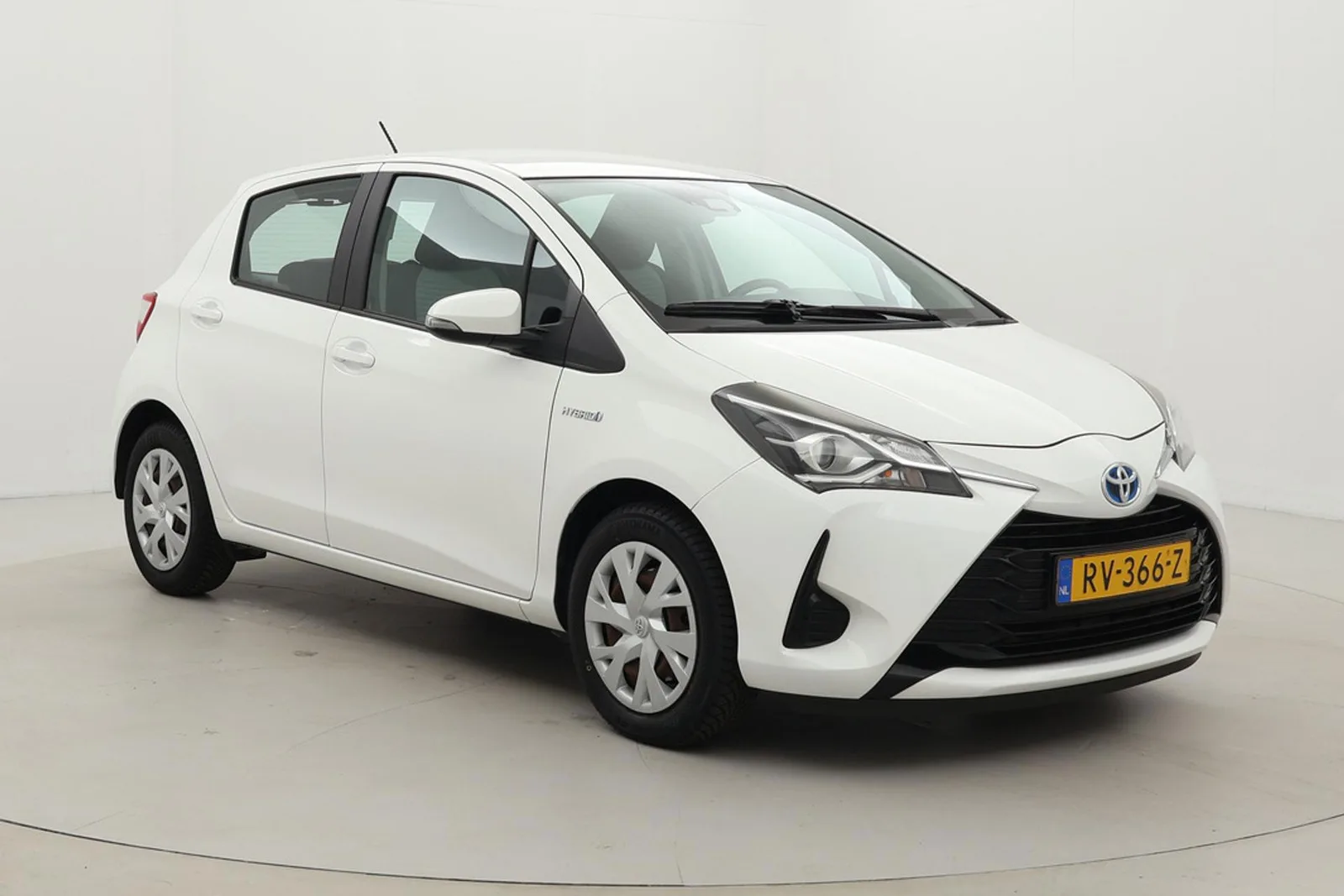 Toyota Yaris (2018) — foto 1