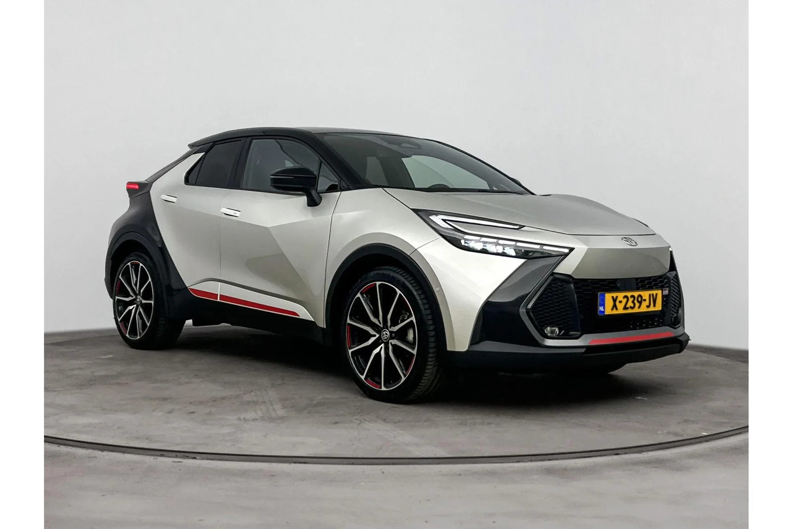Toyota C-HR (2023) — foto 1