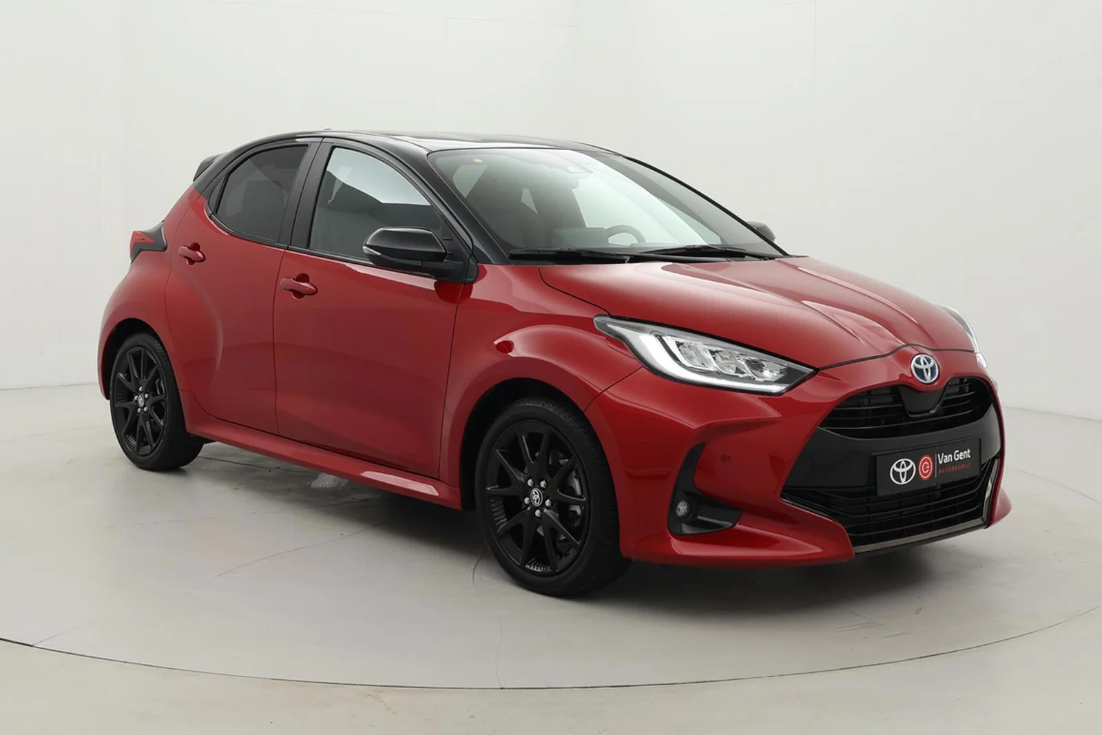 Toyota Yaris (2023) — foto 1